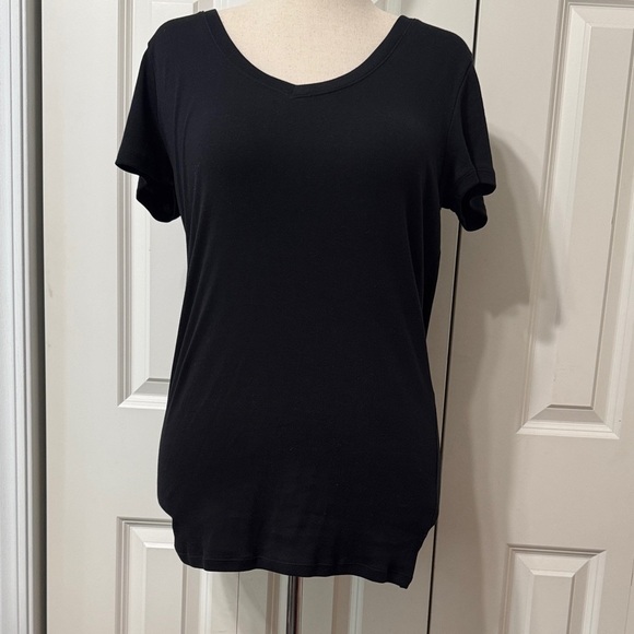 GAP Tops - GAP Black V-Neck Women's Short Sleeved Top - Large Tall